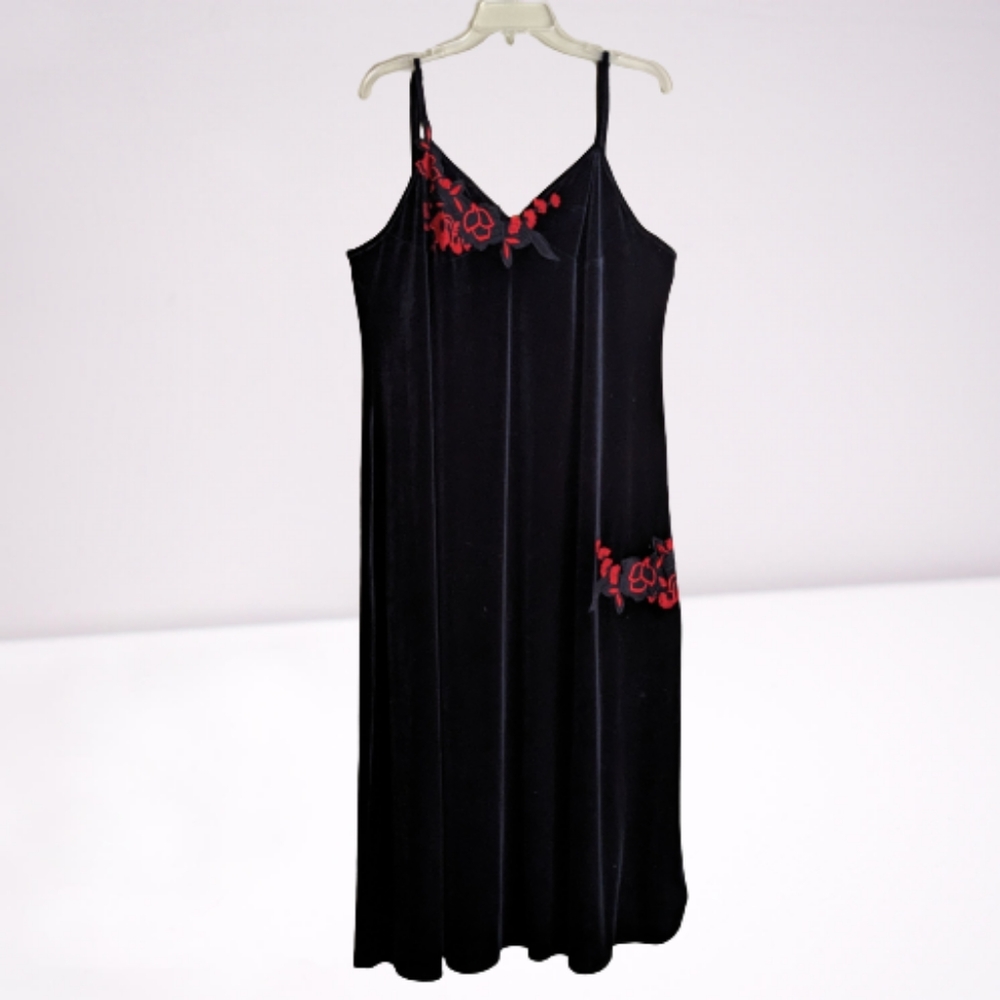 Vintage Delicates Nightgown  Slip Black Velour Red Floral Embroidery Str…